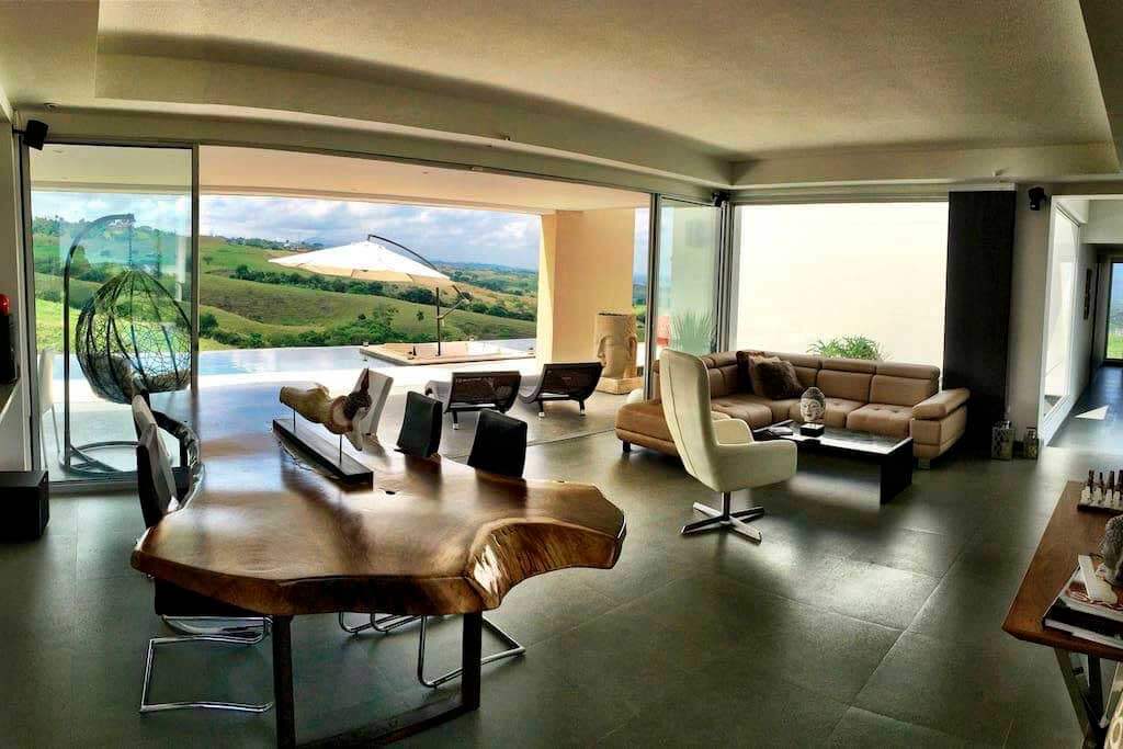 Hermosa Casa en Venta Pereira Cerritos